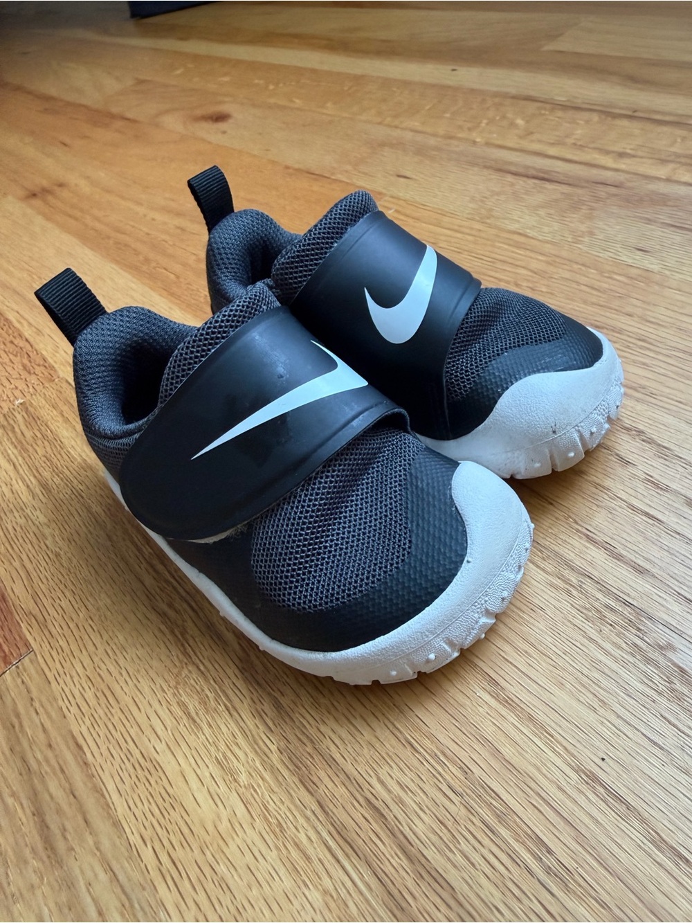 Nike Swoosh Sneakers sz 5c - Picture 4 of 11